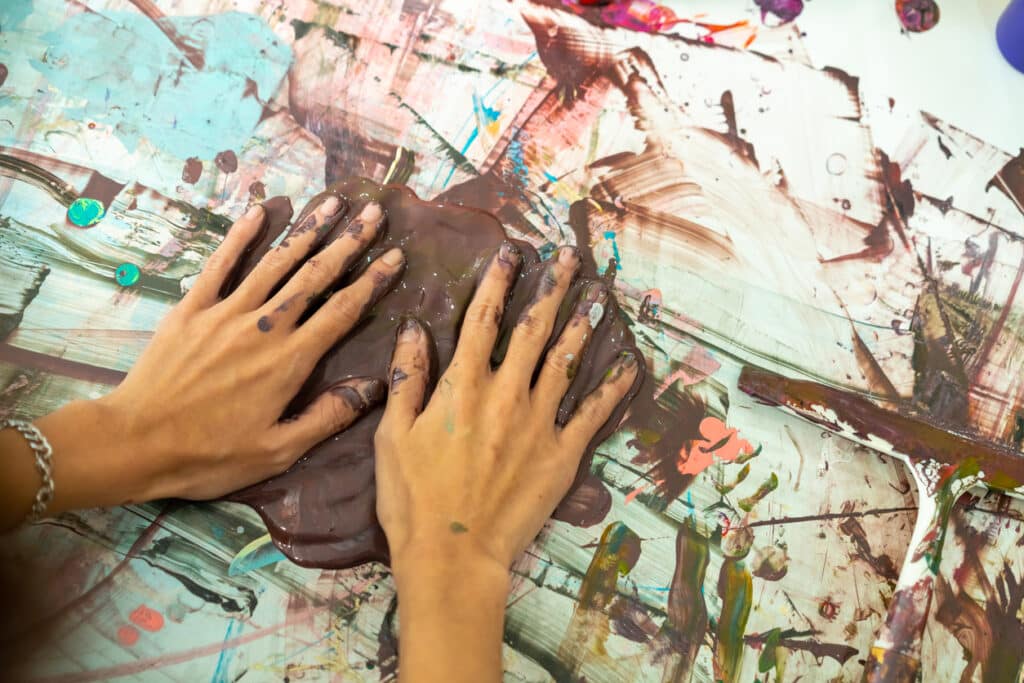 Comment l’art aide à mieux exprimer et comprendre ses émotions